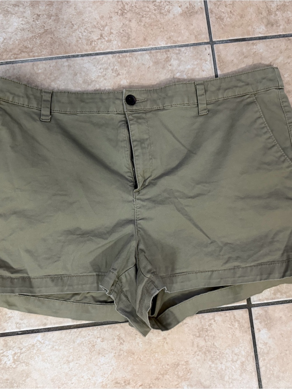 A New Day khaki Chino Shorts Women’s Size 18 Stretch Casual
